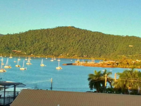 Cheerful Cottage - Airlie Beach